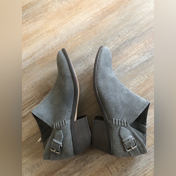 Vince Camuto Gray Boots | Low Cut | Size 8M US - Picture 6 of 13
